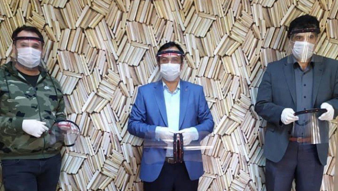 İlçe Milli Eğitim Müdürlüğümüz Tarafından Yüz Koruyucu Siperlik Maske Üretimi Yapıldı