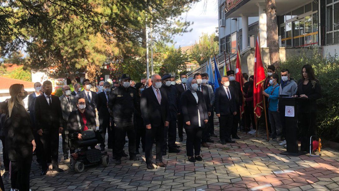 13 Ekim Ankara'nın Başkent Oluşunun 98. Yılı Dolayısıyla Çelenk Sunma Töreni Gerçekleştirildi.