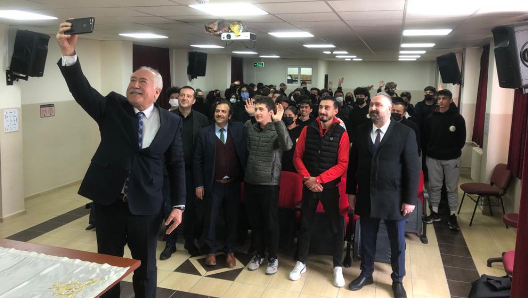 Güdül Belediye Başkanı Muzaffer Yalçın, Hasan Hüseyin Akdede Fen Lisesi Öğrencileriyle Buluştu