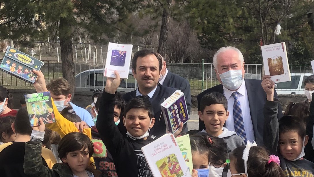 Güdül Belediye Başkanı Muzaffer Yalçın'dan Okullara Kitap Desteği